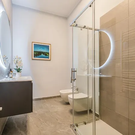 Intrho Isola Luxury , Modern & Cozy 아파트