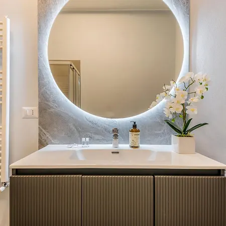 아파트 Intrho Isola Luxury , Modern & Cozy